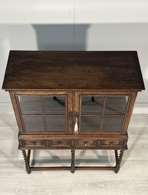 SMALL 1920S OAK DISPLAY CABINET - ADDITIONAL PHOTO 10