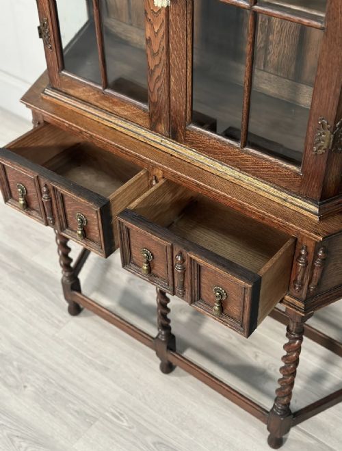 TALL 1920S OAK DISPLAY CABINET - ADDITIONAL PHOTO 4