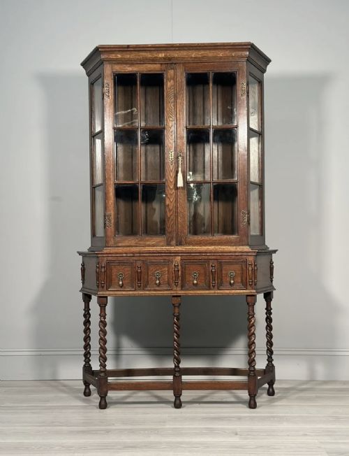 TALL 1920S OAK DISPLAY CABINET - ADDITIONAL PHOTO 9