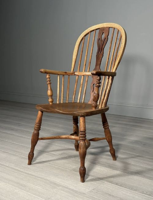 19th century elm windsor chair - CATEGORY: ANTIQUE CHAIRS - DATED 19TH CENTURY