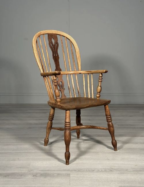19TH CENTURY ELM WINDSOR CHAIR - ADDITIONAL PHOTO 1