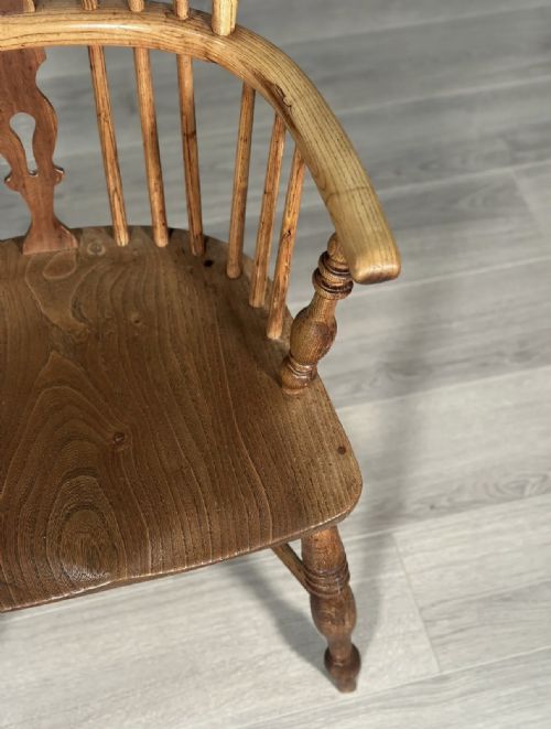 19TH CENTURY ELM WINDSOR CHAIR - ADDITIONAL PHOTO 5