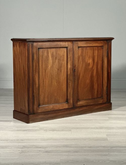 19th century mahogany cupboard - CATEGORY: ANTIQUE SIDEBOARDS - DATED 19TH CENTURY