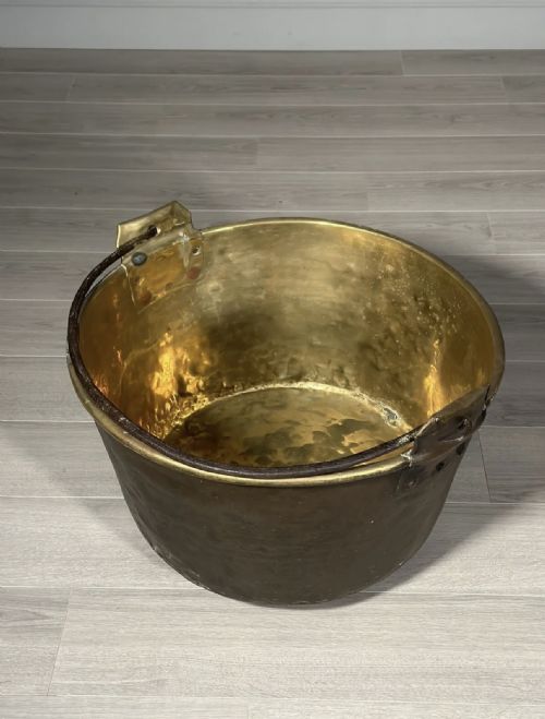 LARGE ANTIQUE BRASS CAULDRON - ADDITIONAL PHOTO 1