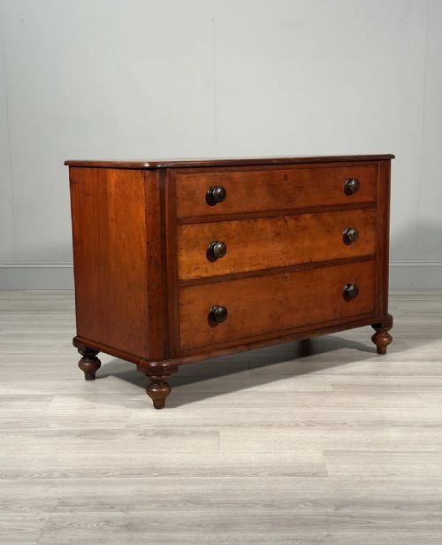 19th century mahogany chest of drawers - CATEGORY: ANTIQUE CHEST OF DRAWERS - DATED VICTORIAN