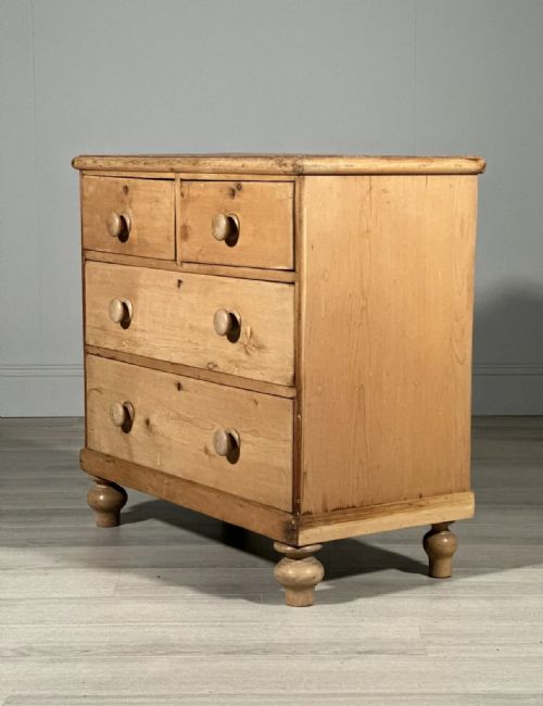 victorian pine chest of drawers - CATEGORY: ANTIQUE CHEST OF DRAWERS - DATED 19TH CENTURY