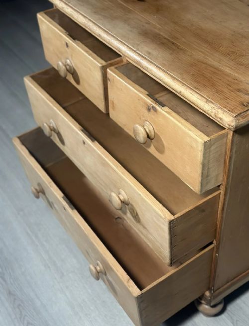VICTORIAN PINE CHEST OF DRAWERS - ADDITIONAL PHOTO 4