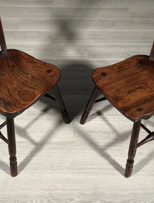 A PAIR OF ANTIQUE ELM KITCHEN CHAIRS C1850 - ADDITIONAL PHOTO 1