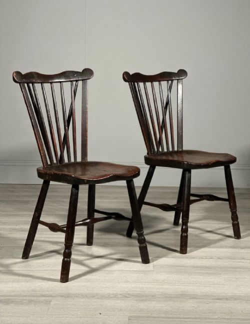 A PAIR OF ANTIQUE ELM KITCHEN CHAIRS C1850 - ADDITIONAL PHOTO 3
