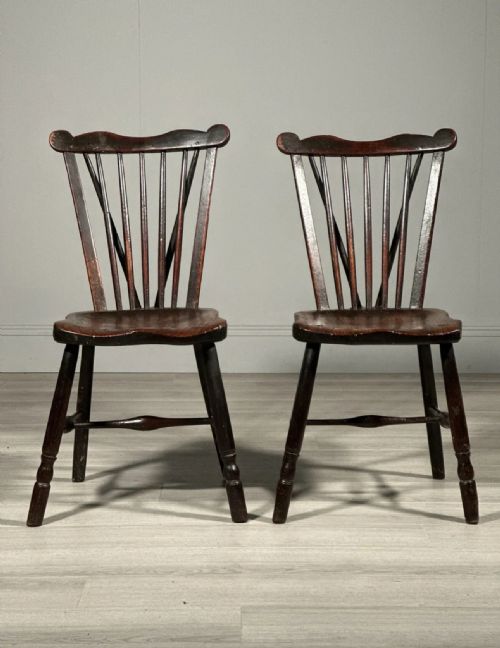 A PAIR OF ANTIQUE ELM KITCHEN CHAIRS C1850 - ADDITIONAL PHOTO 4