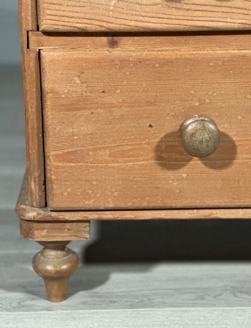 VICTORIAN PINE CHEST OF DRAWERS - ADDITIONAL PHOTO 4