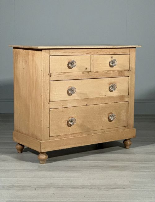 small antique pine chest of drawers - CATEGORY: ANTIQUE CHEST OF DRAWERS - DATED 19TH CENTURY