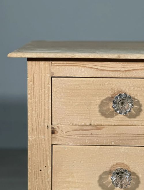 SMALL ANTIQUE PINE CHEST OF DRAWERS - ADDITIONAL PHOTO 2