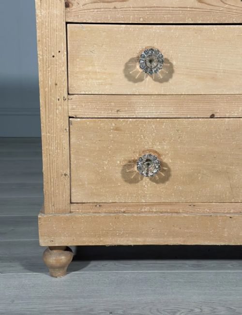 SMALL ANTIQUE PINE CHEST OF DRAWERS - ADDITIONAL PHOTO 3
