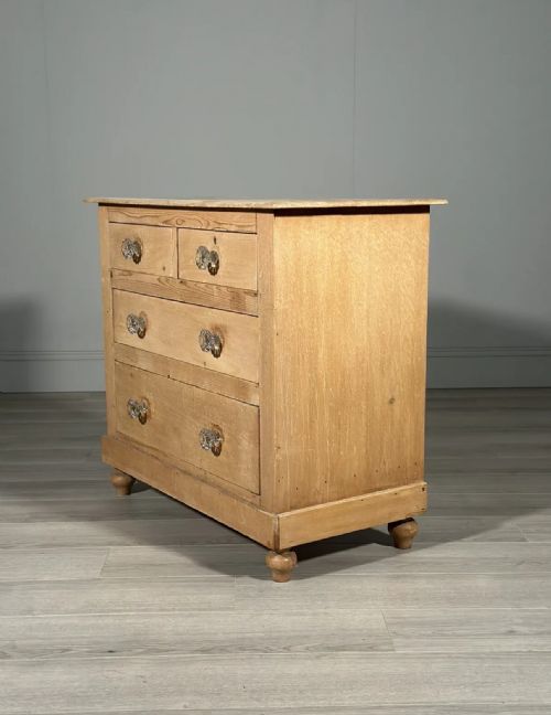 SMALL ANTIQUE PINE CHEST OF DRAWERS - ADDITIONAL PHOTO 4