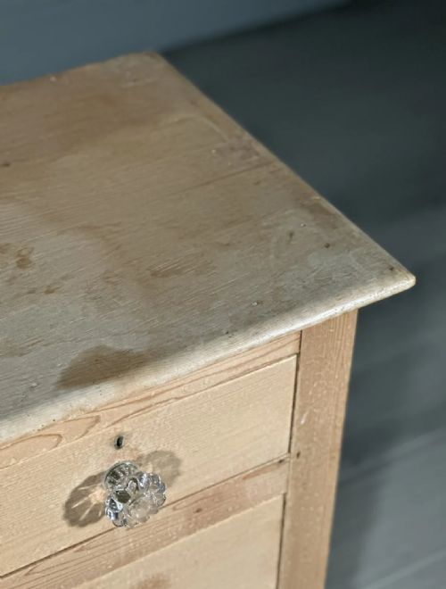 SMALL ANTIQUE PINE CHEST OF DRAWERS - ADDITIONAL PHOTO 6
