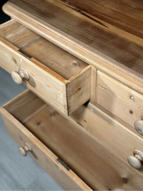 LARGE VICTORIAN PINE CHEST OF DRAWERS - ADDITIONAL PHOTO 3