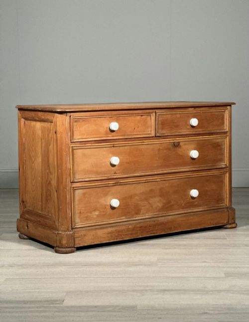 19th century wide pine chest of drawers - CATEGORY: ANTIQUE CHEST OF DRAWERS - DATED VICTORIAN