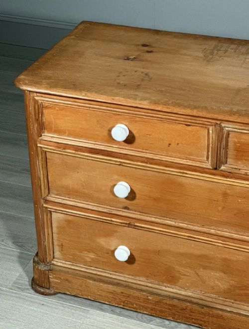 19TH CENTURY WIDE PINE CHEST OF DRAWERS - ADDITIONAL PHOTO 3