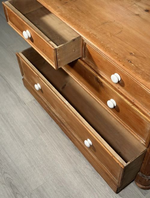 19TH CENTURY WIDE PINE CHEST OF DRAWERS - ADDITIONAL PHOTO 5
