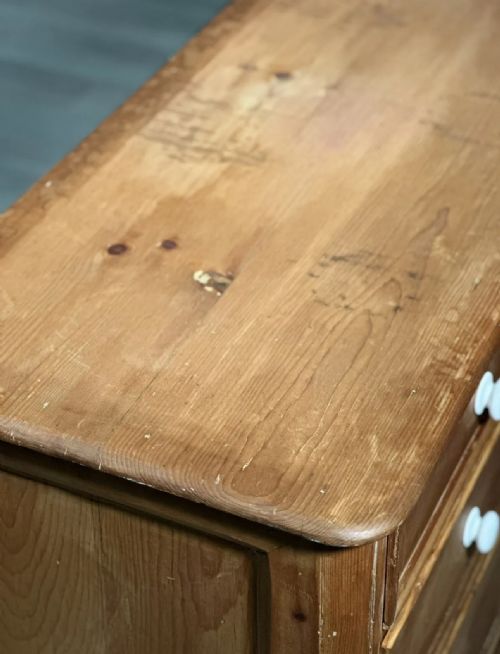 19TH CENTURY WIDE PINE CHEST OF DRAWERS - ADDITIONAL PHOTO 13