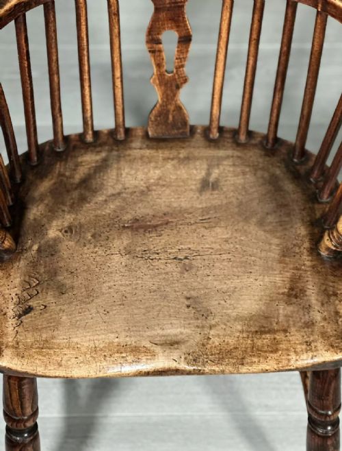 19TH CENTURY ELM WINDSOR ARMCHAIR - ADDITIONAL PHOTO 2