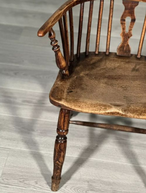 19TH CENTURY ELM WINDSOR ARMCHAIR - ADDITIONAL PHOTO 3