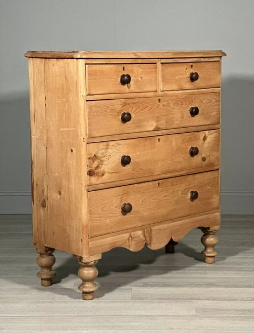 large 19th century pine chest of drawers - CATEGORY: ANTIQUE CHEST OF DRAWERS - DATED 19TH CENTURY