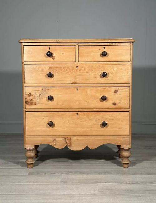 LARGE 19TH CENTURY PINE CHEST OF DRAWERS - ADDITIONAL PHOTO 1