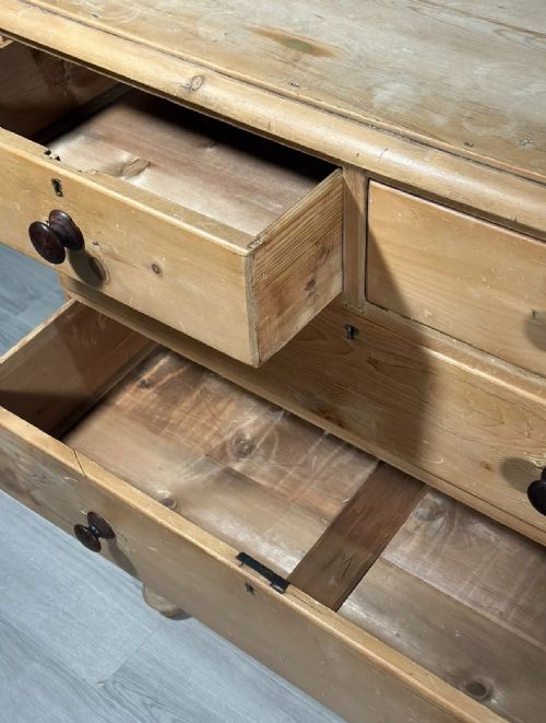 LARGE 19TH CENTURY PINE CHEST OF DRAWERS - ADDITIONAL PHOTO 8