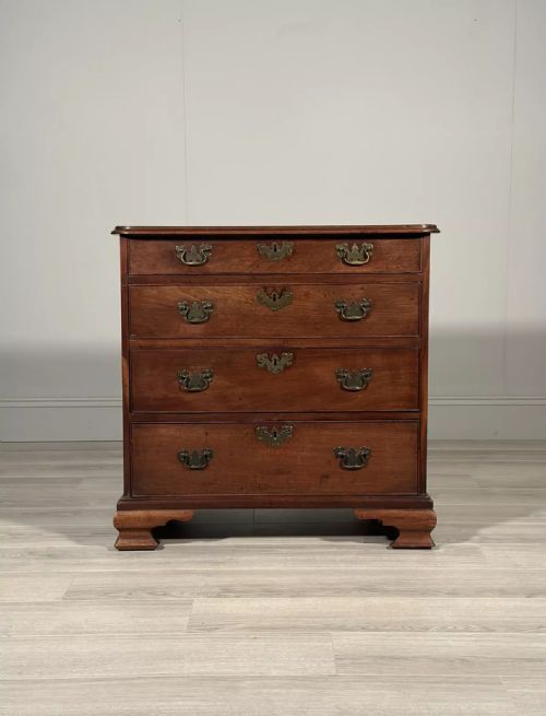 SMALL MAHOGANY GEORGIAN CHEST OF DRAWERS - ADDITIONAL PHOTO 1