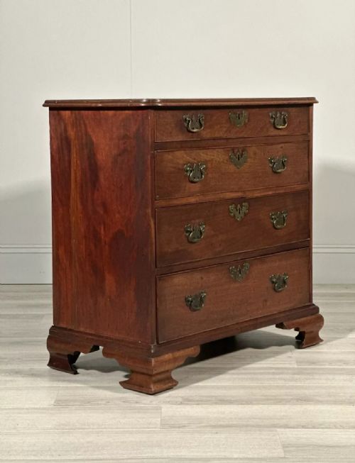 SMALL MAHOGANY GEORGIAN CHEST OF DRAWERS - ADDITIONAL PHOTO 5