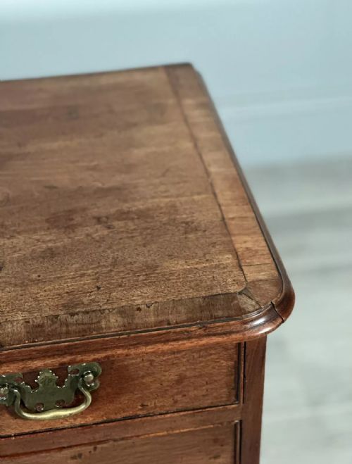 SMALL MAHOGANY GEORGIAN CHEST OF DRAWERS - ADDITIONAL PHOTO 6