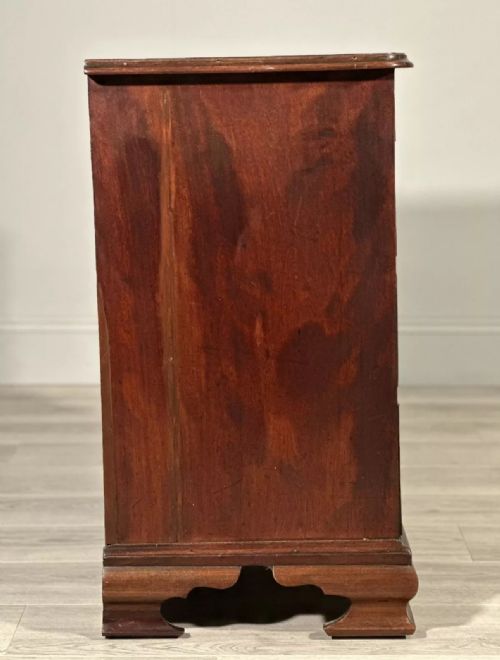 SMALL MAHOGANY GEORGIAN CHEST OF DRAWERS - ADDITIONAL PHOTO 8