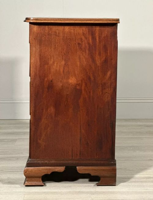 SMALL MAHOGANY GEORGIAN CHEST OF DRAWERS - ADDITIONAL PHOTO 10