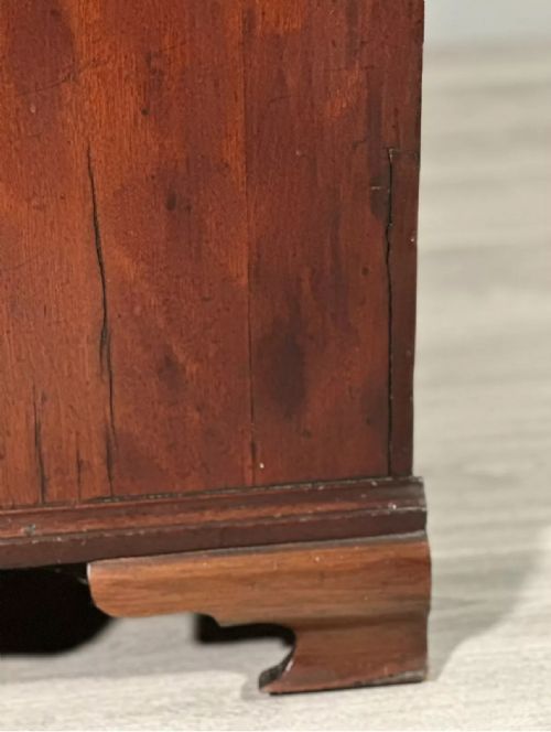 SMALL MAHOGANY GEORGIAN CHEST OF DRAWERS - ADDITIONAL PHOTO 11