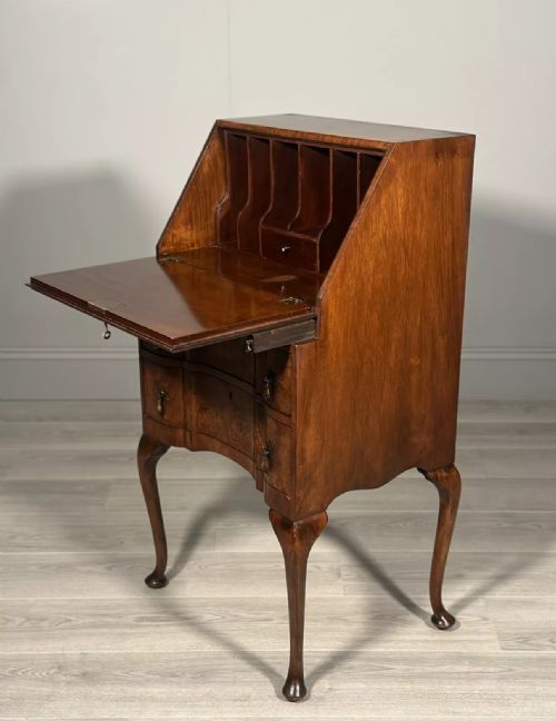 SMALL ANTIQUE BURR WALNUT WRITING BUREAU C1930 - ADDITIONAL PHOTO 4