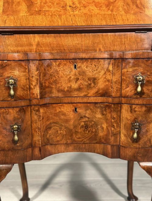 SMALL ANTIQUE BURR WALNUT WRITING BUREAU C1930 - ADDITIONAL PHOTO 8