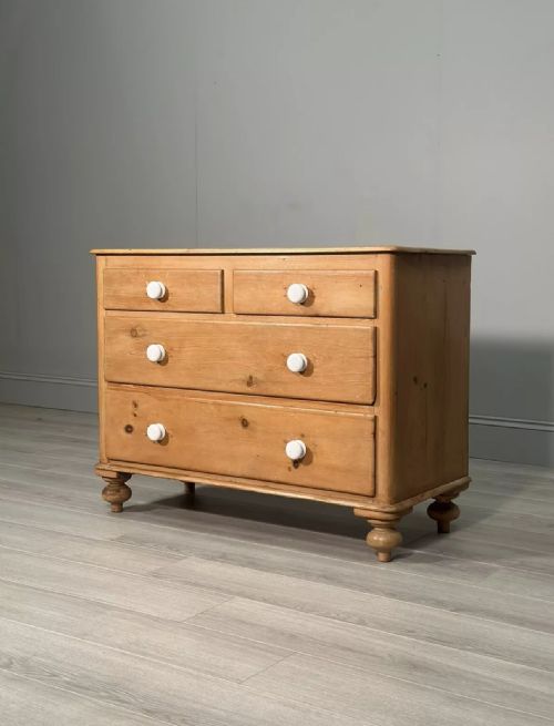 victorian pine chest of drawers - CATEGORY: ANTIQUE CHEST OF DRAWERS - DATED 19TH CENTURY