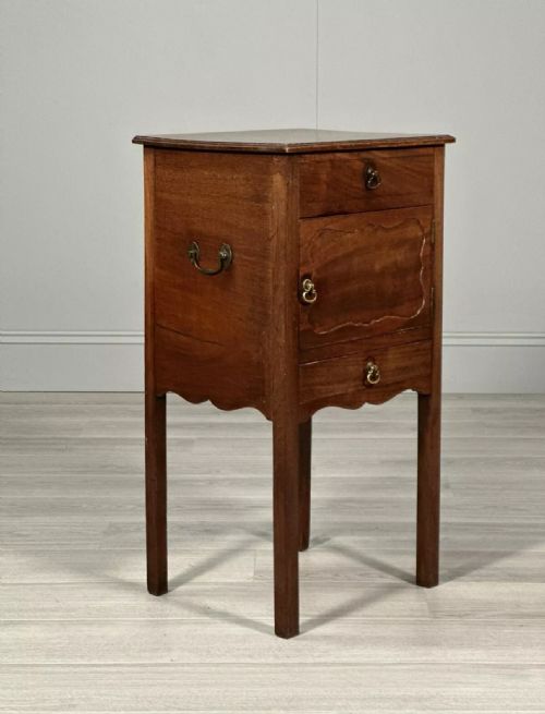 antique mahogany georgian bedside cabinet c1790 - CATEGORY: ANTIQUE CUPBOARDS - DATED GEORGIAN