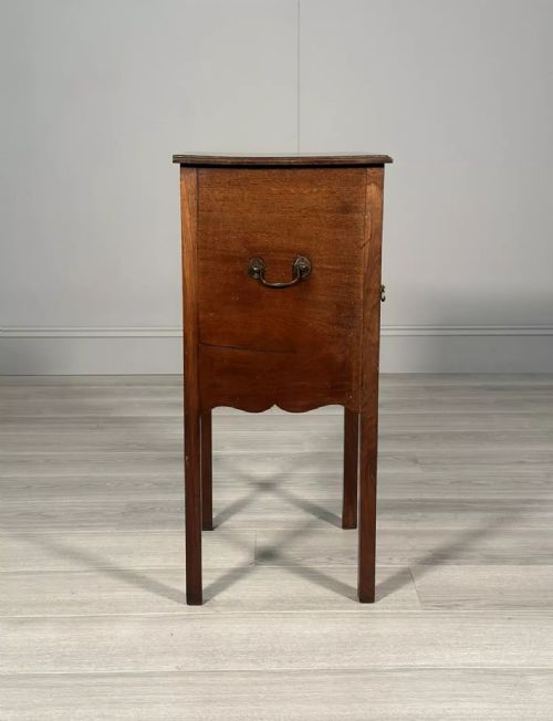 ANTIQUE MAHOGANY GEORGIAN BEDSIDE CABINET C1790 - ADDITIONAL PHOTO 4