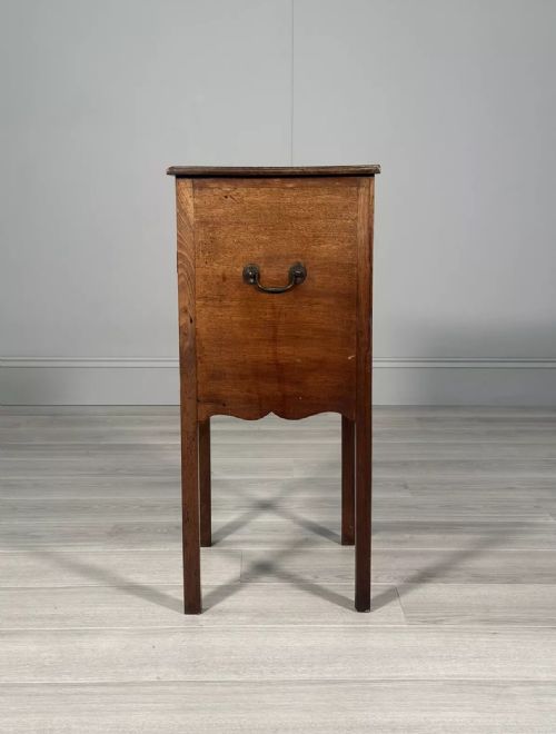 ANTIQUE MAHOGANY GEORGIAN BEDSIDE CABINET C1790 - ADDITIONAL PHOTO 7