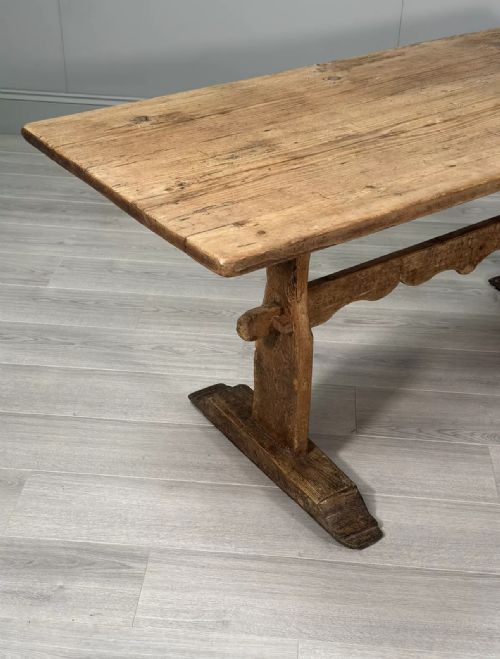 EARLY 19TH CENTURY PINE DINING TABLE - ADDITIONAL PHOTO 1