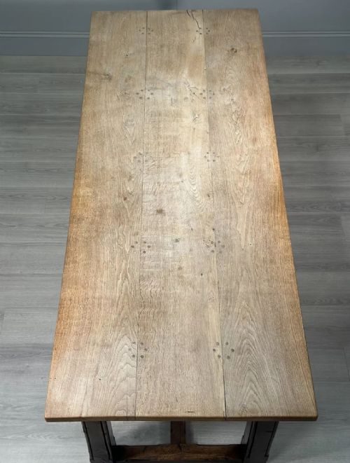 LARGE ANTIQUE OAK DINING TABLE - ADDITIONAL PHOTO 10