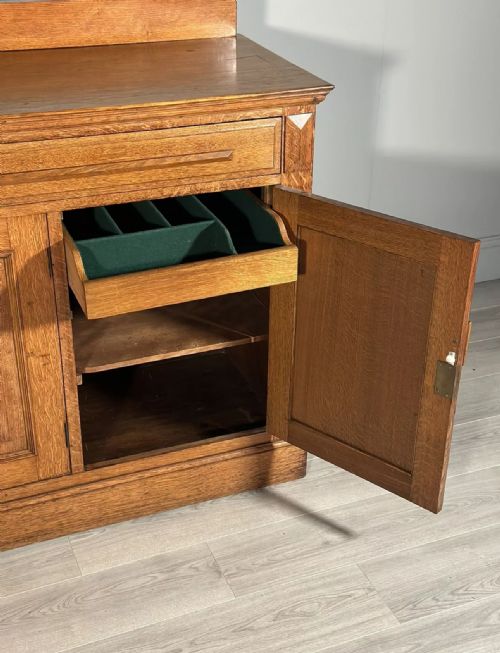 LARGE ARTS AND CRAFTS GOLDEN OAK SIDEBOARD C1920 - ADDITIONAL PHOTO 2