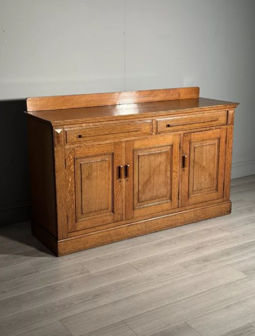 LARGE ARTS AND CRAFTS GOLDEN OAK SIDEBOARD C1920 - ADDITIONAL PHOTO 5