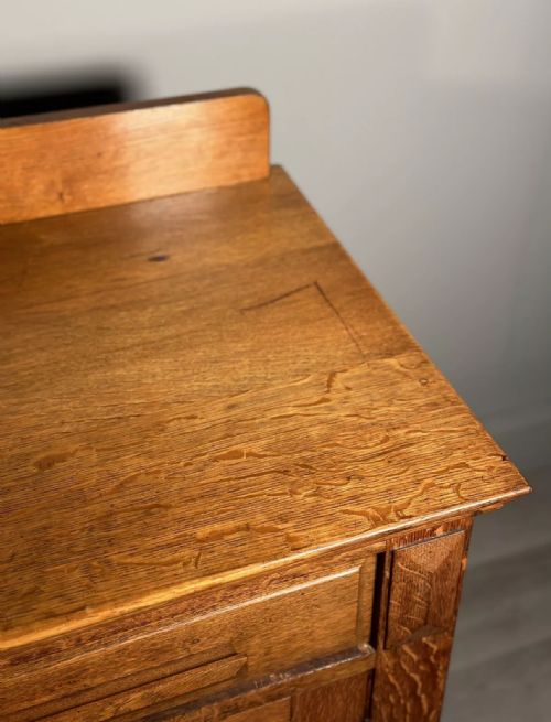 LARGE ARTS AND CRAFTS GOLDEN OAK SIDEBOARD C1920 - ADDITIONAL PHOTO 8