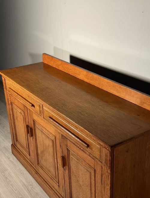 LARGE ARTS AND CRAFTS GOLDEN OAK SIDEBOARD C1920 - ADDITIONAL PHOTO 9