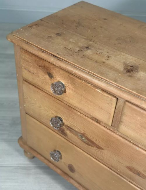 VICTORIAN PINE CHEST OF DRAWERS C1880 - ADDITIONAL PHOTO 4