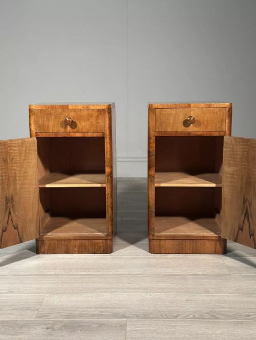 A PAIR OF ART DECO WALNUT BEDSIDE CABINETS - ADDITIONAL PHOTO 3